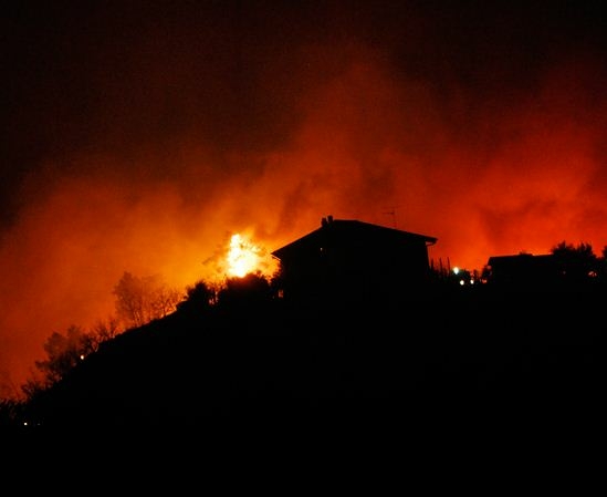 A Natale il fuoco distrugge i boschi del Savonese