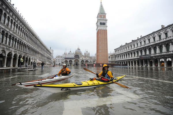 Sollevare Venezia di 30 cm per salvarla dallo sprofondamento