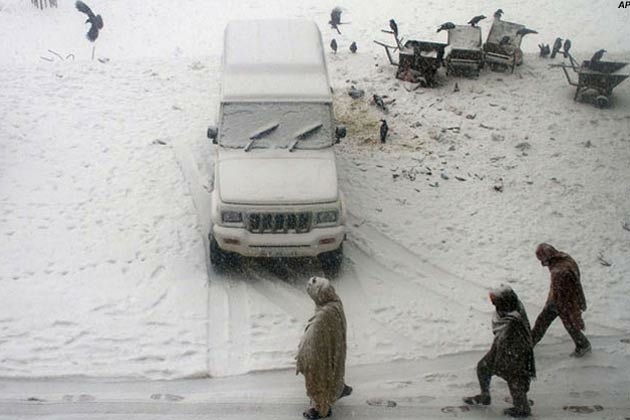 India nella morsa del gelo: 140 morti nel Kashmir