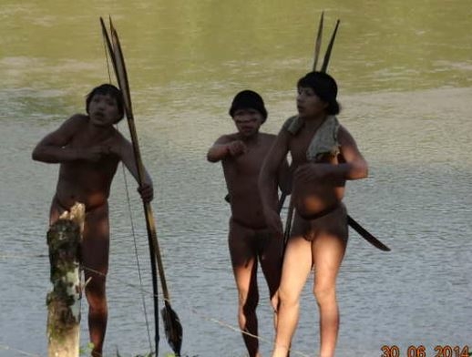 Filmato il primo incontro di una tribù amazzonica con la civiltà