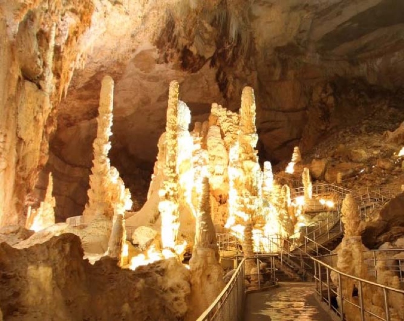 Viaggio multimediale alla scoperta delle Grotte di Frasassi e della Grotta del Vento