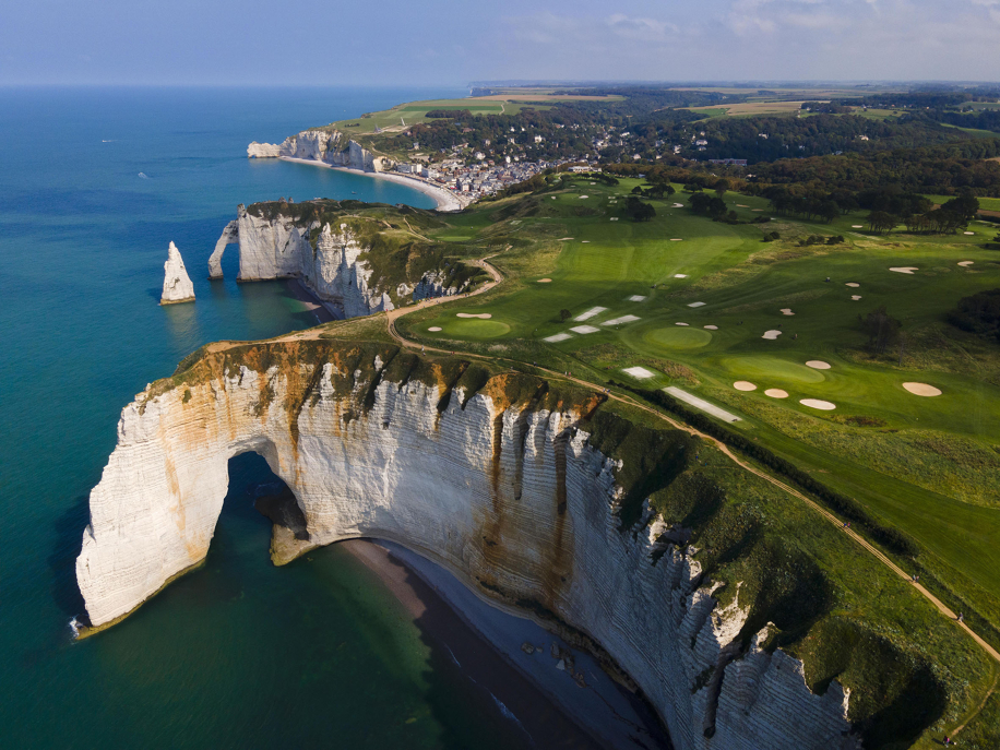 Leggere il paesaggio - 2. Le falesie di Étretat, gioiello della Costa d’Alabastro