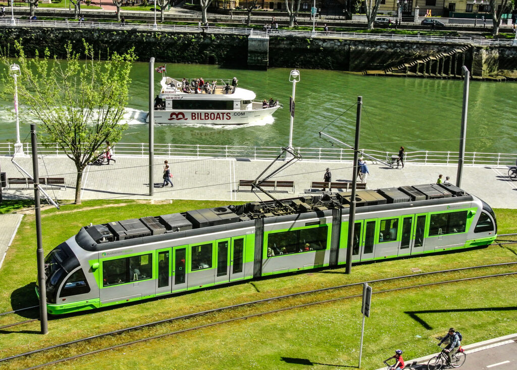 rigenerazione-urbana-Bilbao-tram